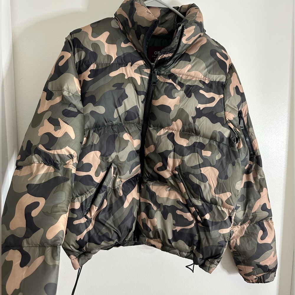 Cropped camo puffer jacket size medium
